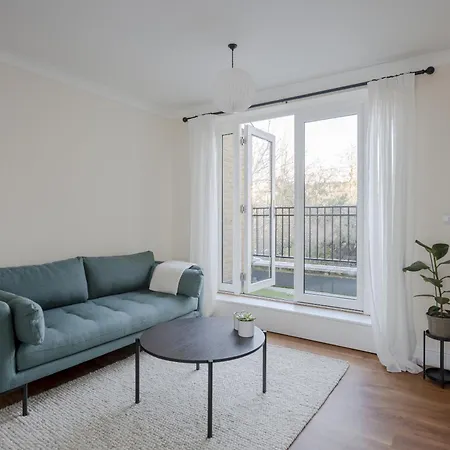 Modern 2 Bed Town House Quiet Street Near Station Villa Chelmsford Exterior photo