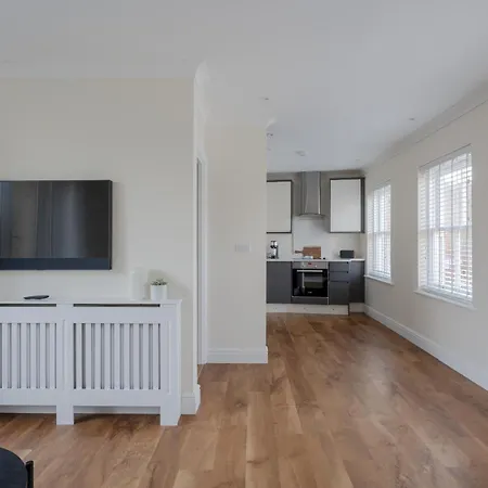 Modern 2 Bed Town House Quiet Street Near Station Villa Chelmsford Exterior photo