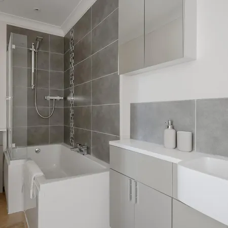 Modern 2 Bed Town House Quiet Street Near Station Villa Chelmsford Exterior photo