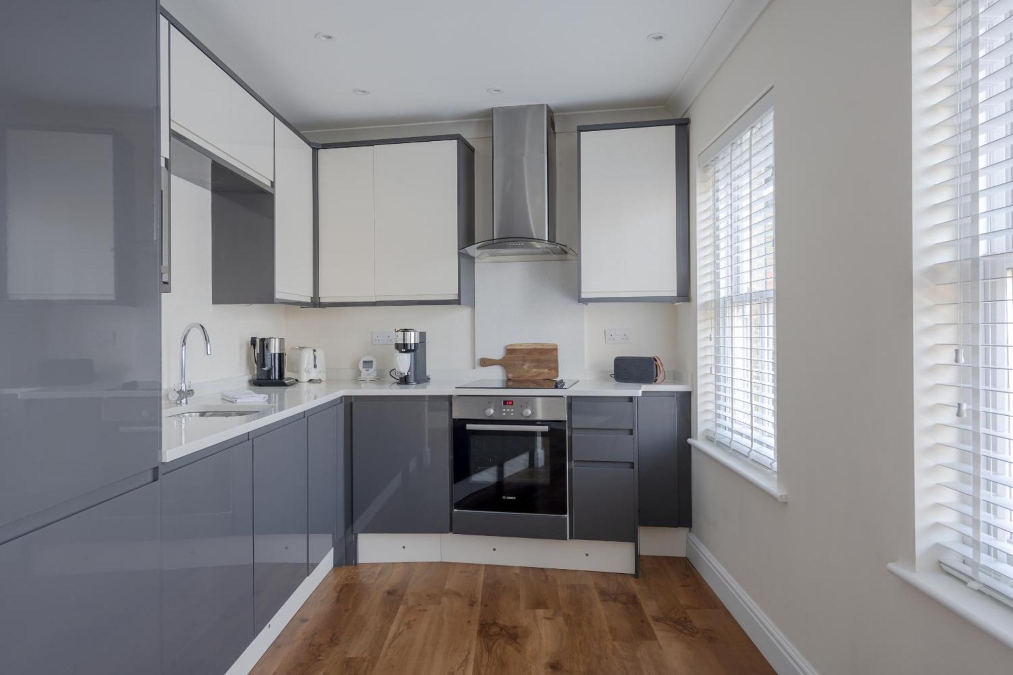 Holiday home Modern 2 Bed Town House Quiet Street Near Station