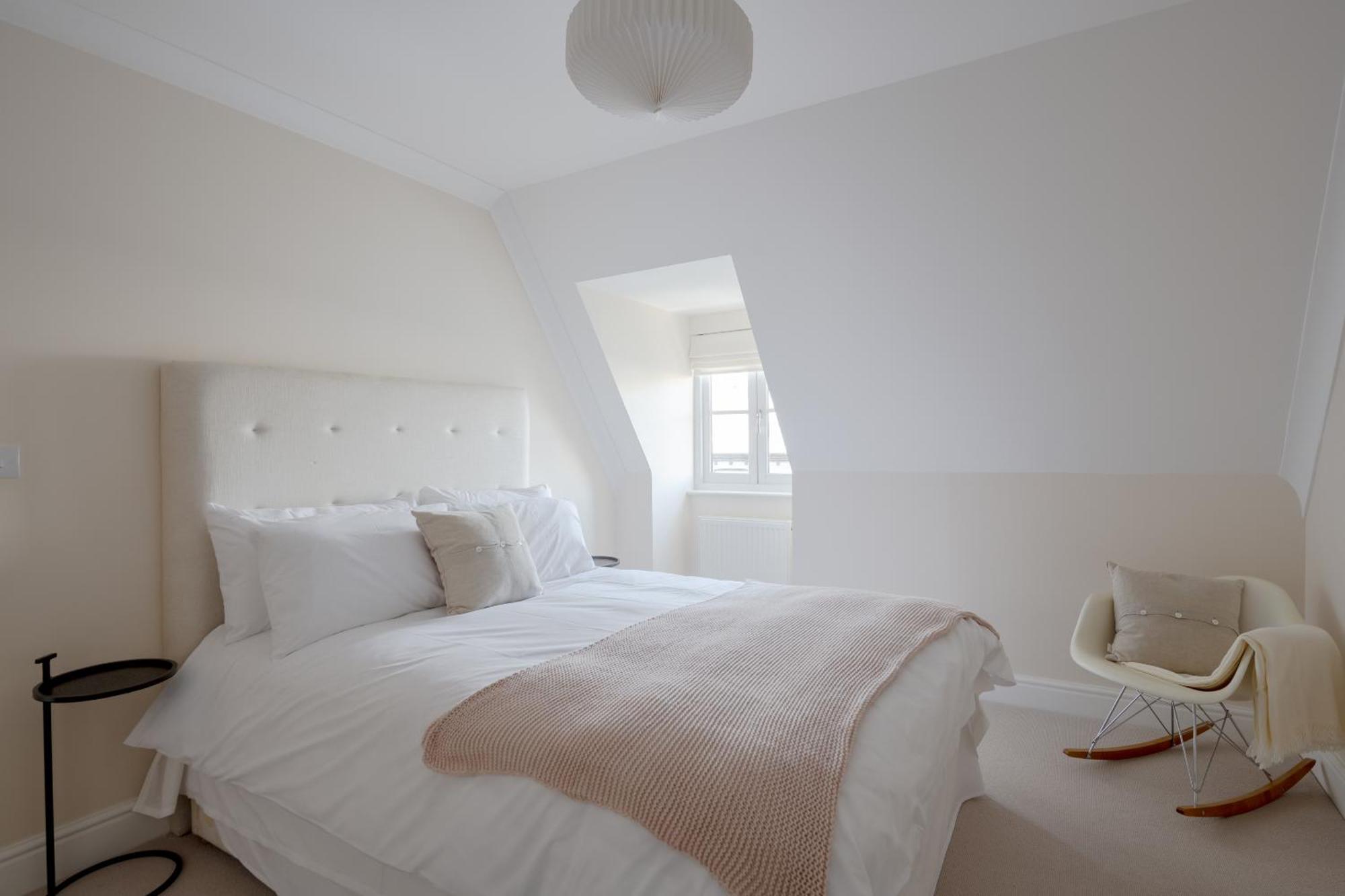 Modern 2 Bed Town House Quiet Street Near Station * Chelmsford
